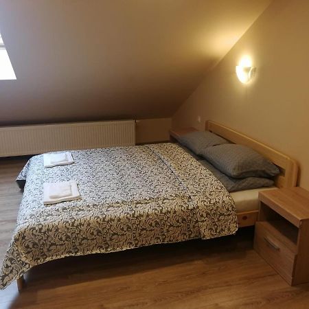 Viesbutis Kelyje Hotel Utena Kültér fotó