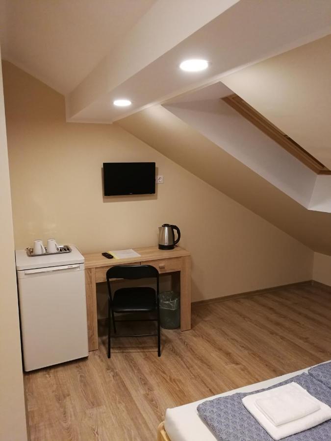 Viesbutis Kelyje Hotel Utena Kültér fotó