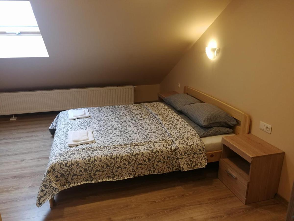 Viesbutis Kelyje Hotel Utena Kültér fotó