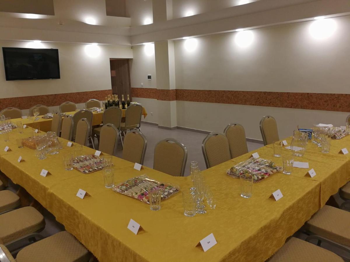 Viesbutis Kelyje Hotel Utena Kültér fotó